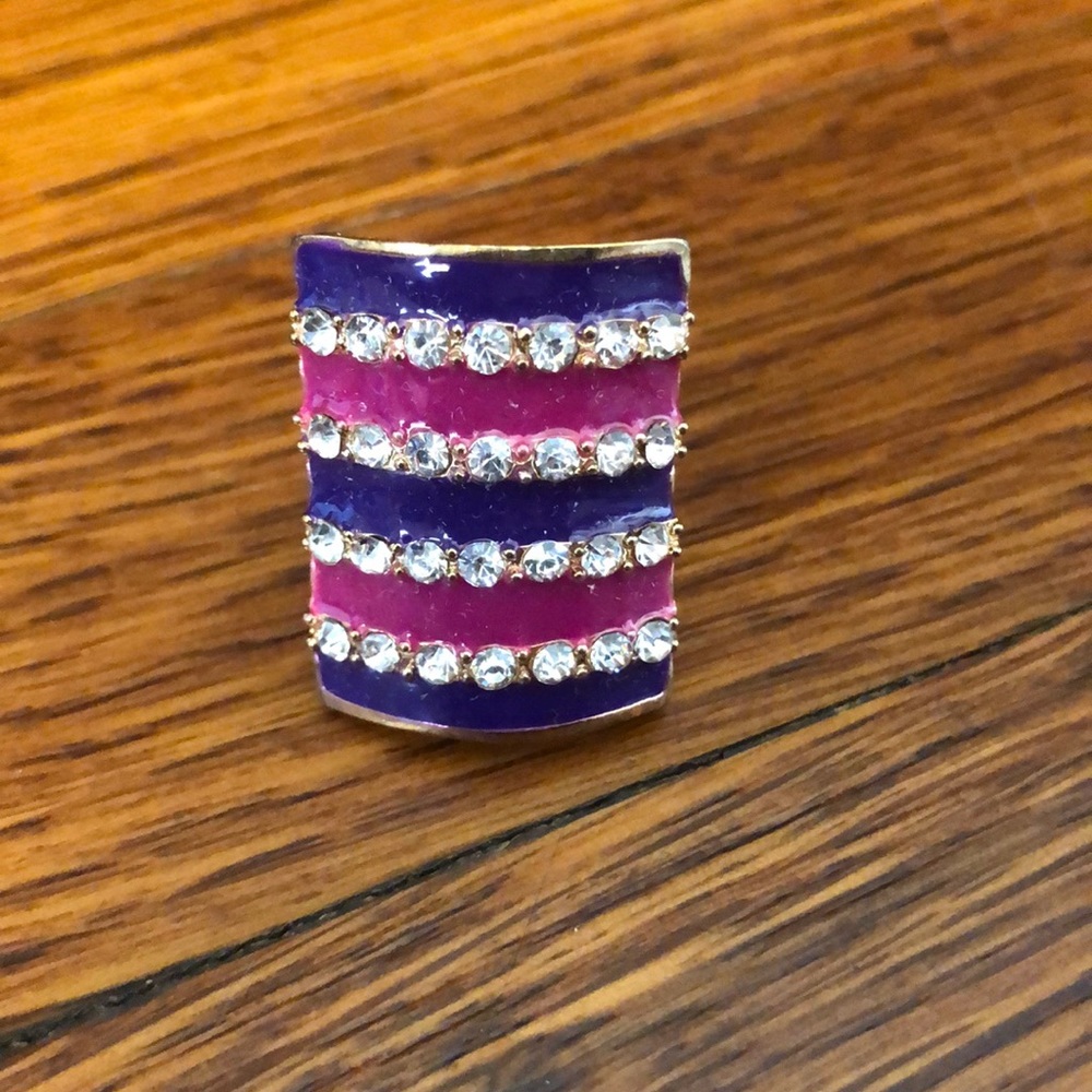 Purple/ pink golden ring with diamonds